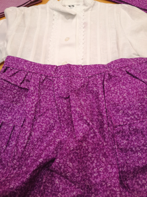 Conjunto Casera Blanco y Morado Delantal Flores - Trajes Neska - Baserritarra Niña