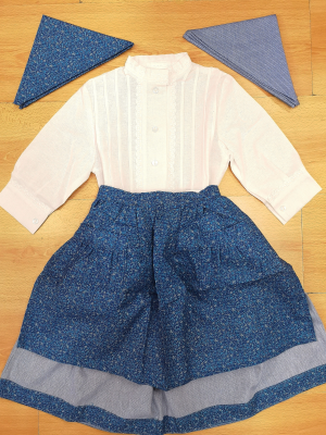 Comprar Conjunto Casera Blanco y Azul Delantal Flores - Trajes Neska - Baserritarra Niña