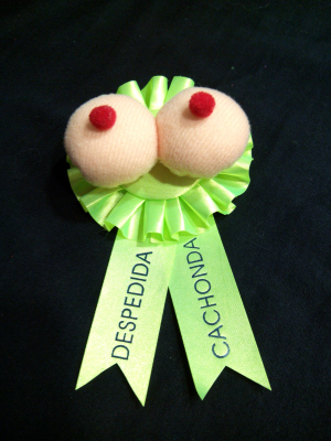 Broche Tetas Despedida Cachonda - Broches y silbatos para Despedidas