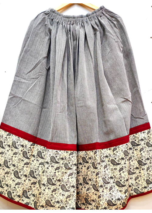 Falda Casera Gris y bies Beige con Flores Araotz - Faldas Regionales, Enaguas y Pololos