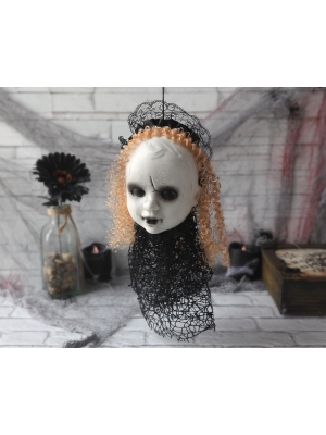 Cabeza Cortada con Mantilla