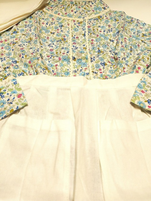 Traje de aldeana Azul de flores - Trajes Neska - Baserritarra Niña