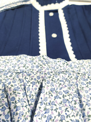 Conjunto Casera Azul Oscuro Rayas y Flores para niña