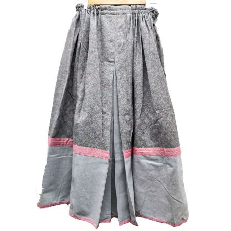 Falda Casera Gris Petalos Bies Rosa Araotz