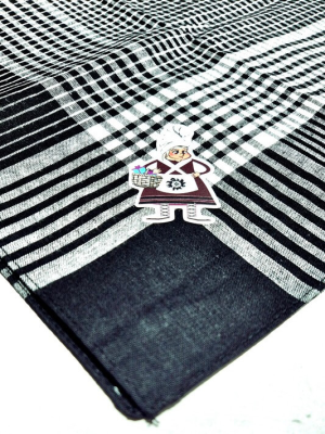 Pañuelo de Mari Domingi cuadros negro